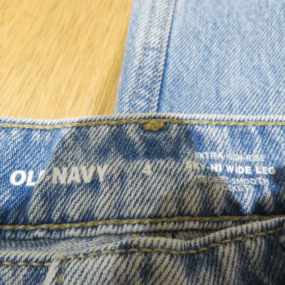 OLD NAVY Extra High Rise Sky-Hi Wide Leg Secret Smooth Cargo Pocket Jeans Light - Picture 13 of 13